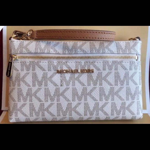 Michael Kors Handbags - Michael Kord Signature Jet Set wristlet